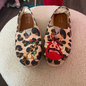 Off Brand Toms With Lion Ling Characters!